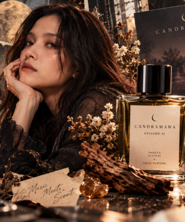 Ilustrasi Danilla Riyadi bersama parfum Candramawa Episode 01 yang terinspirasi dari album musiknya